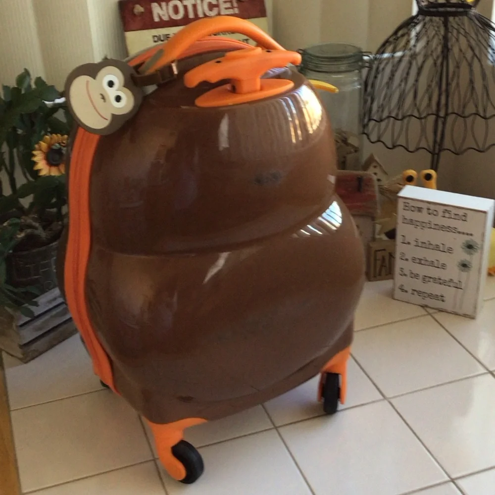 ‘Kirkland Signature’ Hardshell Monkey Face Spinner Luggage - Picture 7 of 9